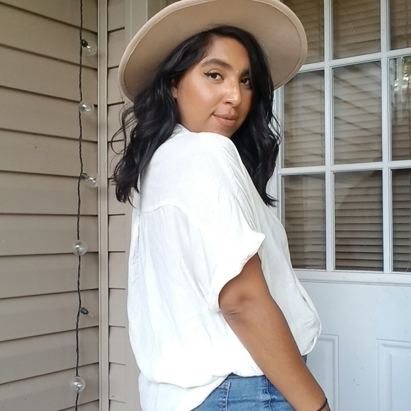 UP IN THE CLOUDS WHITE BUTTON TOP - Picture 3 of 16